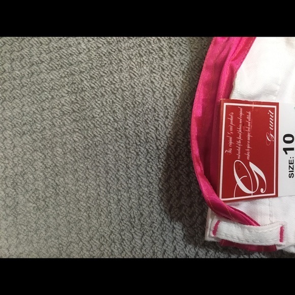 Adorable girls Gunit shorts - Picture 5 of 6